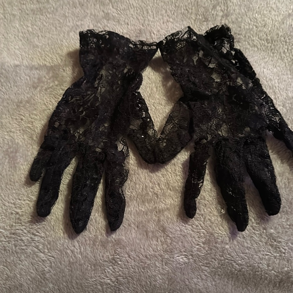 Black lace wrist gloves BRAND NEW NEVER WORN